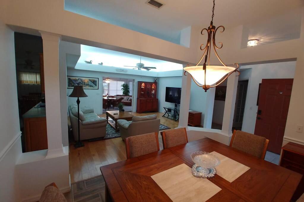 Craig House With Heated Pool On Small Lake Bradenton Exterior photo