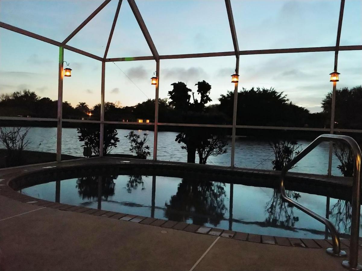 Craig House With Heated Pool On Small Lake Bradenton Exterior photo